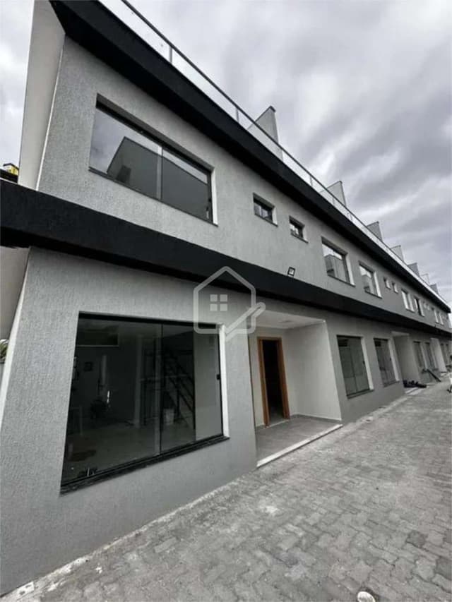 alugo casa triplex itaipuaçu oeste